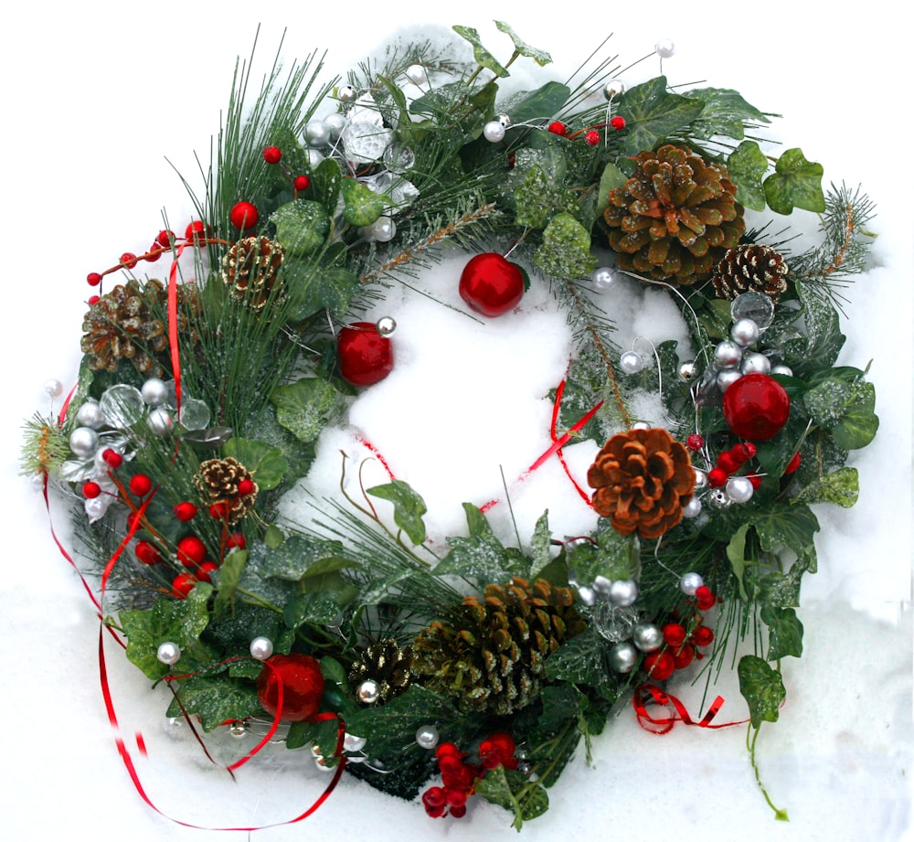 green and red christmas wreath