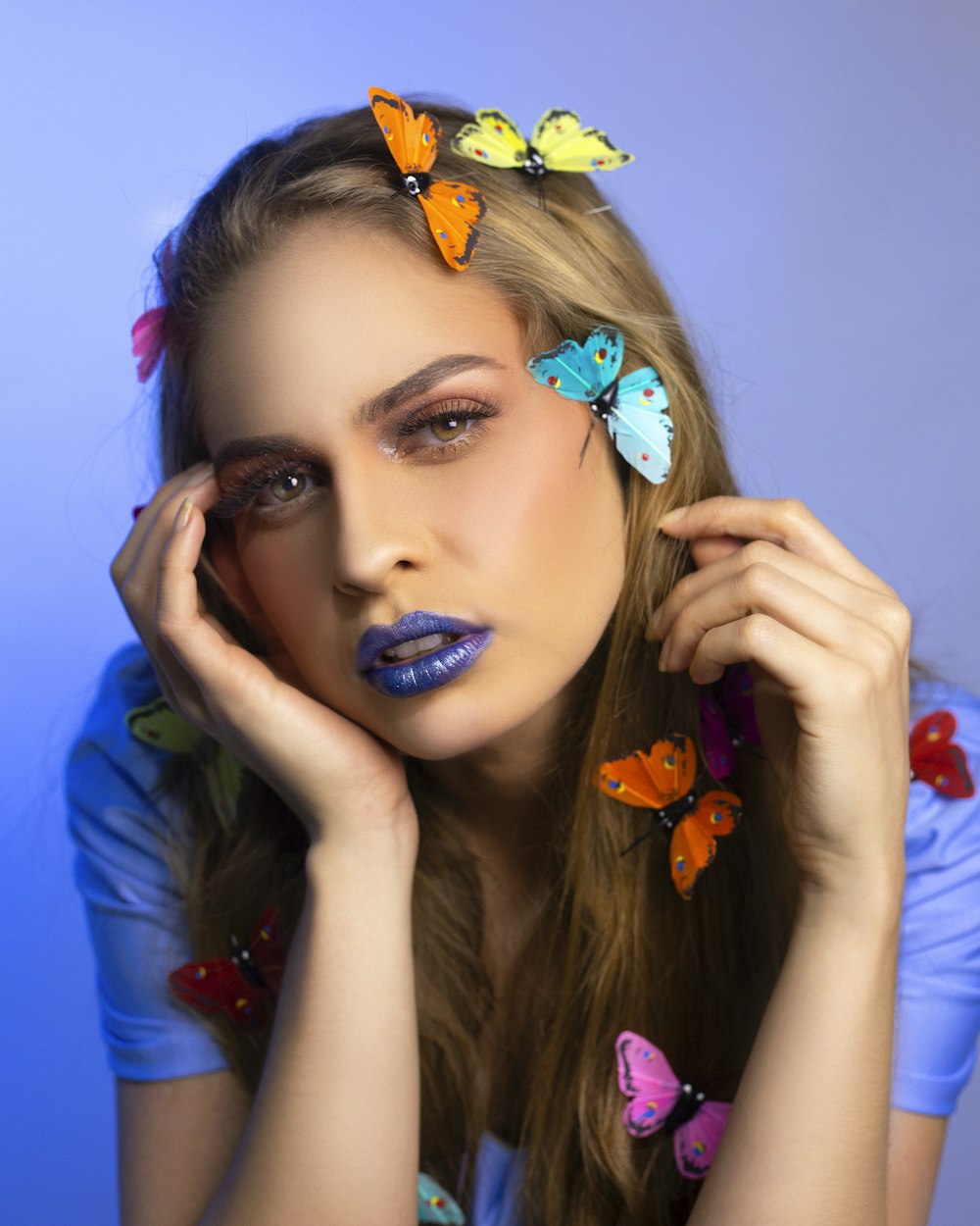 woman with yellow and white floral hair clip