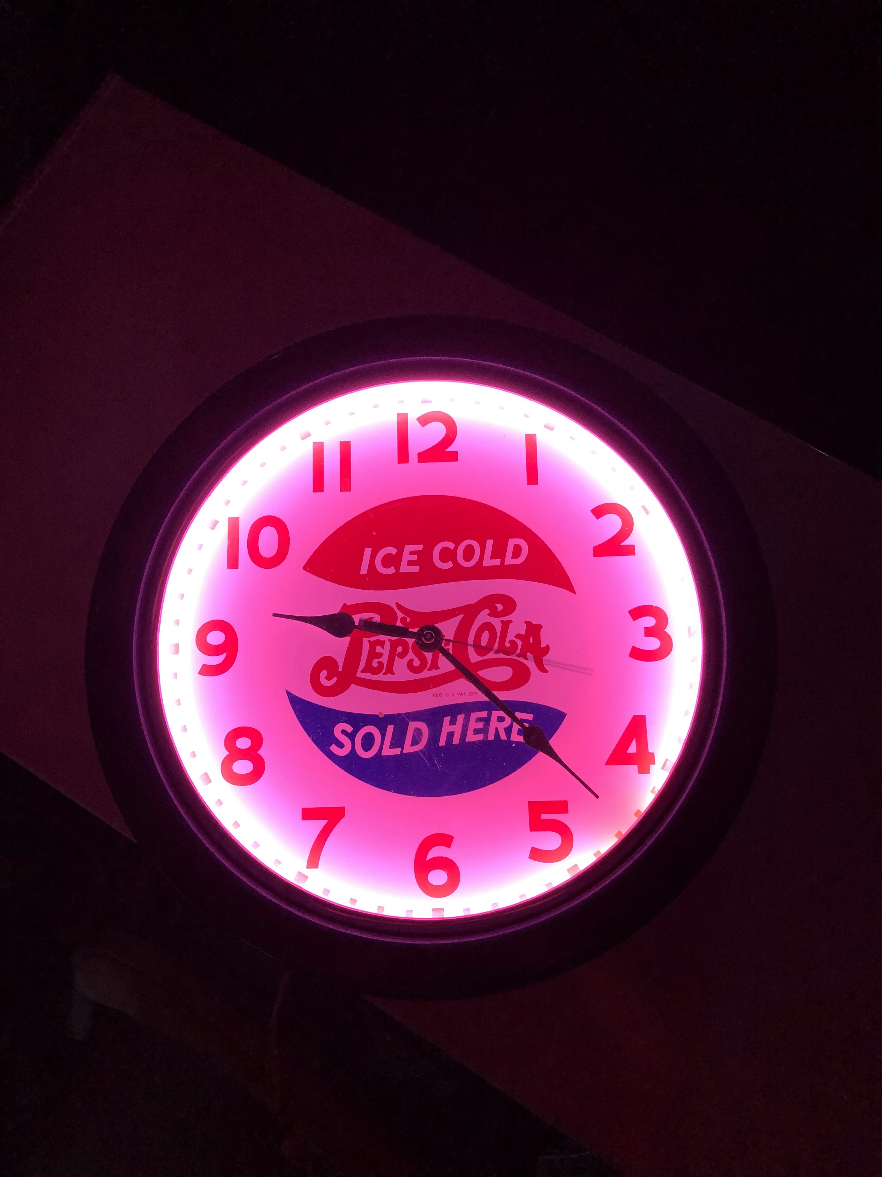 Black and white analog watch at 10 00 photo Free United states Image