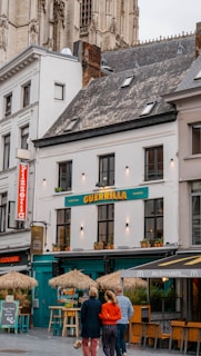 Outside view of MackGorilla café on Mars Str 13 with playful gorilla decorations.