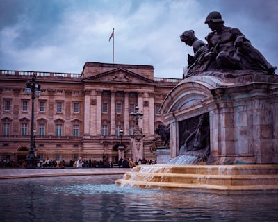 Buckingham Palace - Aus Victoria Memorial, United Kingdom