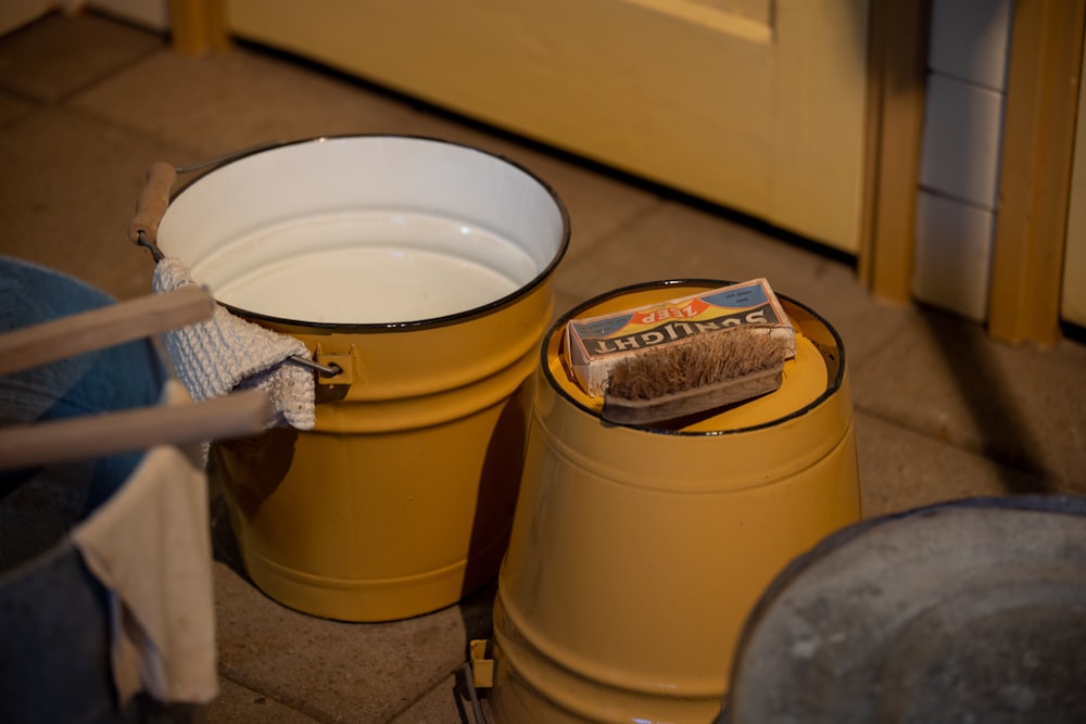 white plastic bucket with lid