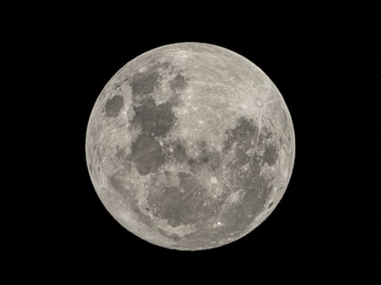 La Luna Llena y el Brillo en la Oscuridad