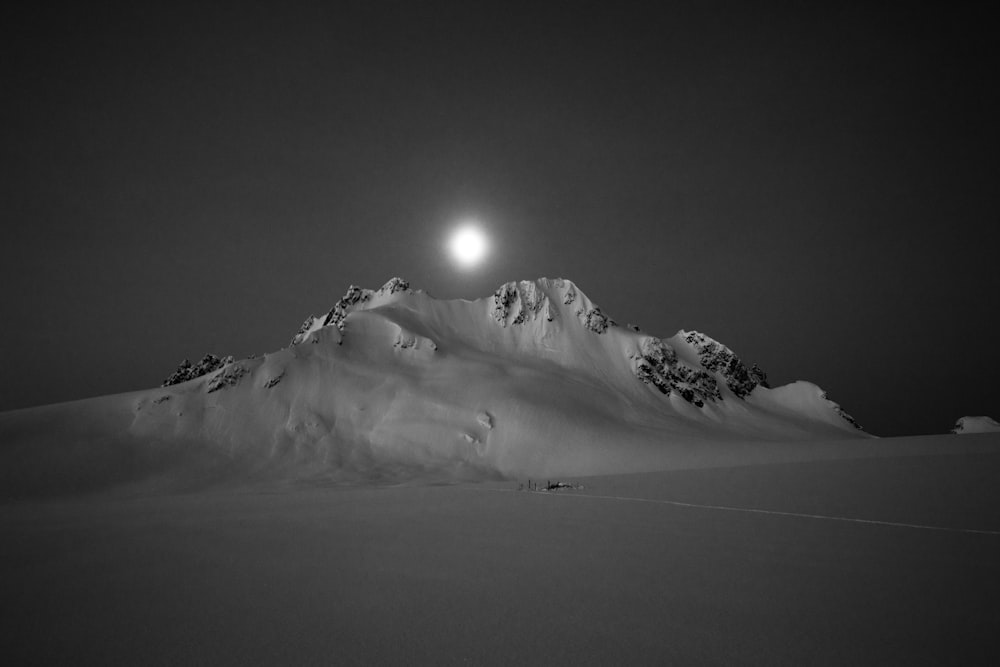 昼間の雪山