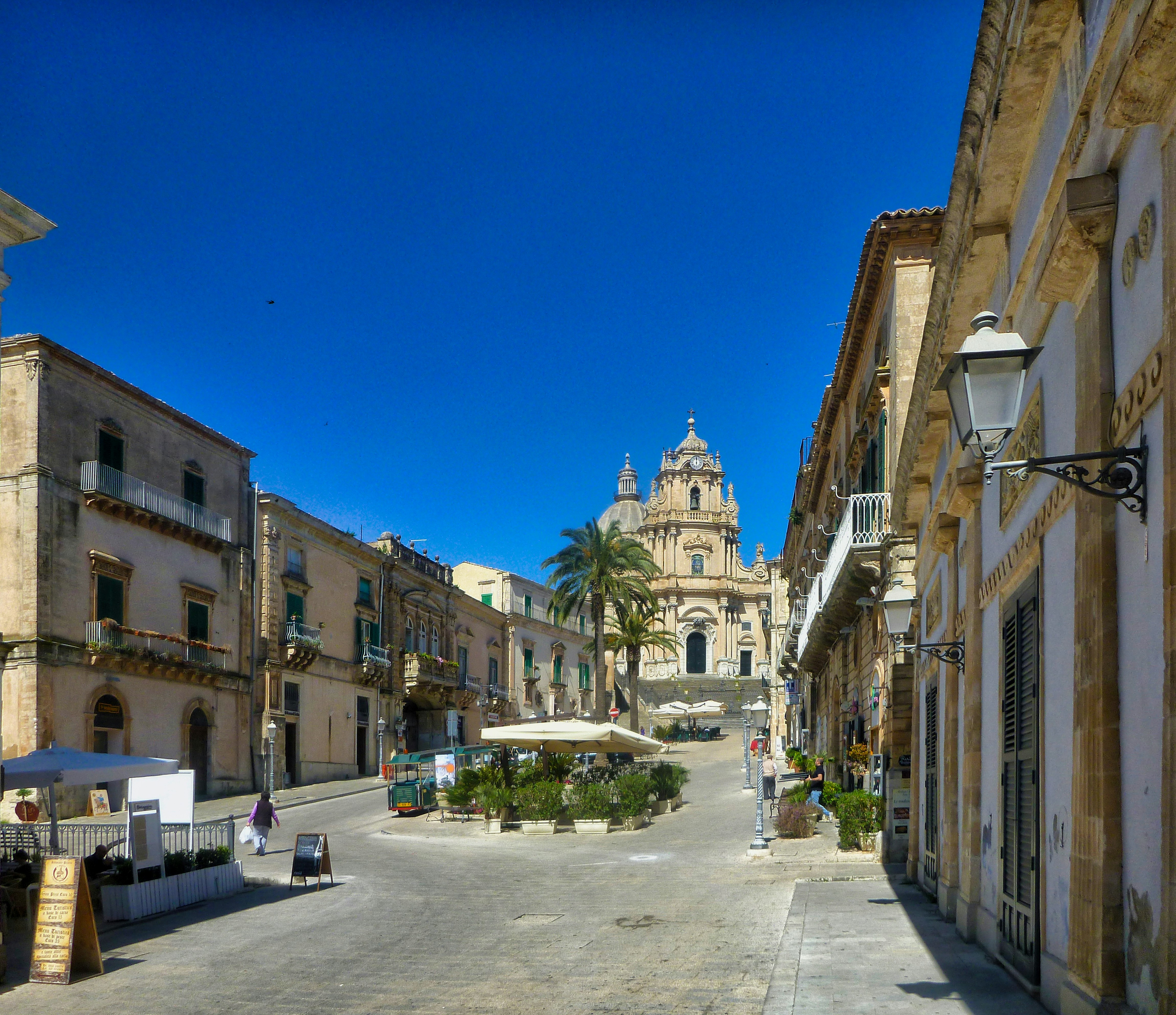 Choose from a curated selection of blue wallpapers for your mobile and desktop screens. Always free on Unsplash.