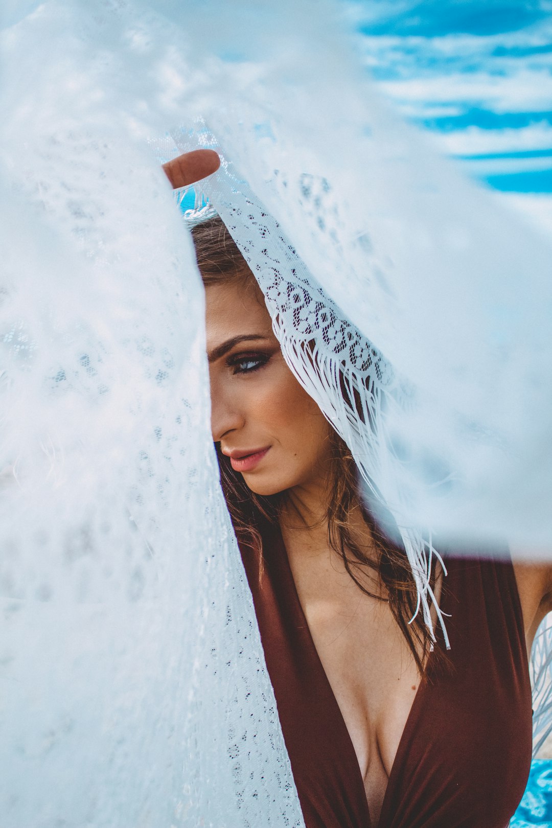 woman in white lace veil