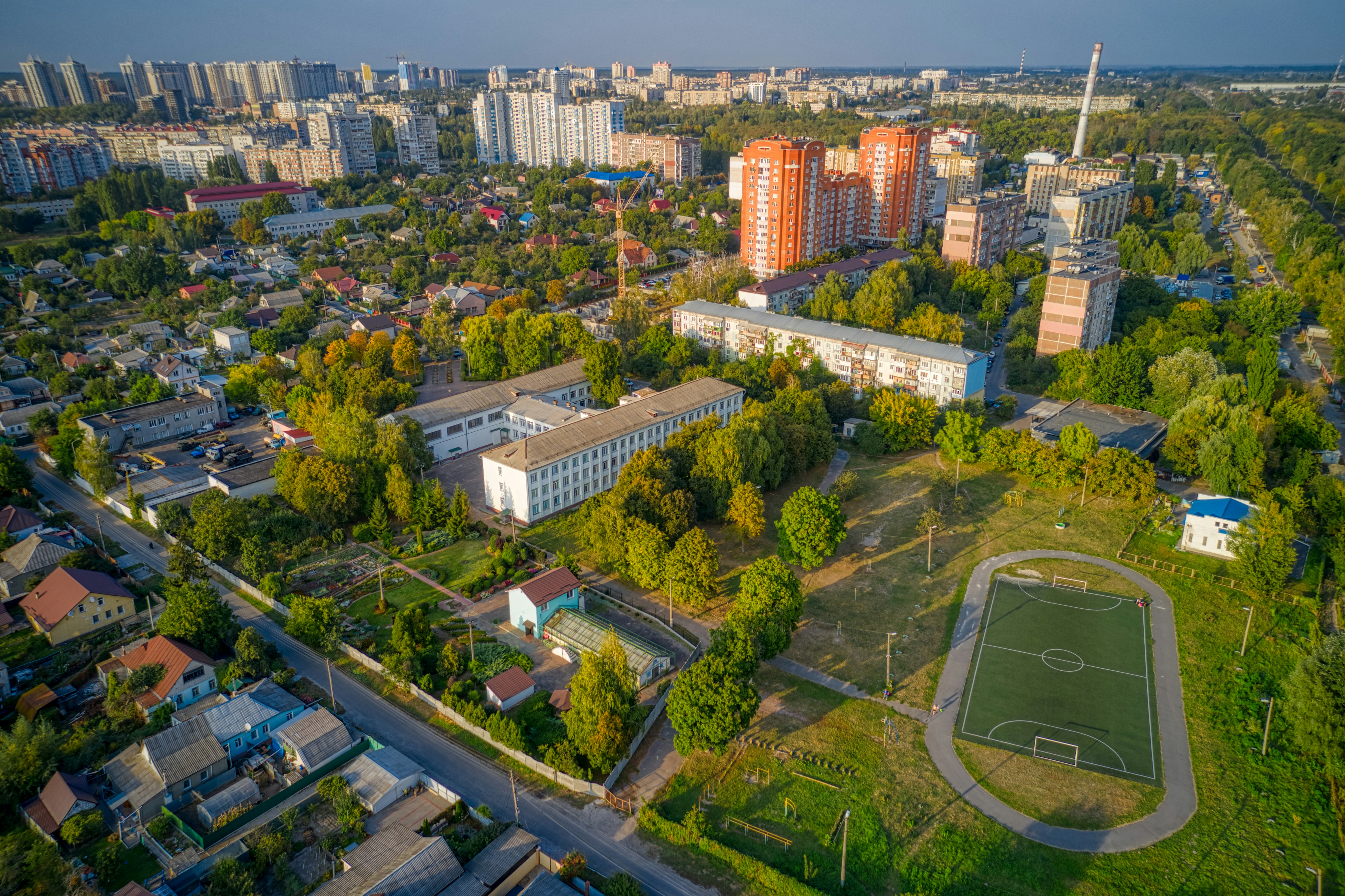 ЗОШ №6 у місті Бровари, Україна. Школа №6.
Броварська ЗОШ І-ІІІ ступенів №6