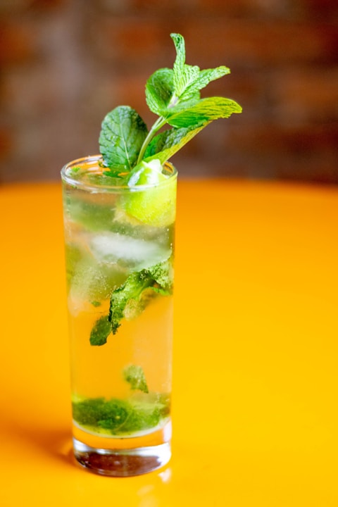 Un mojito dans un verre High Ball