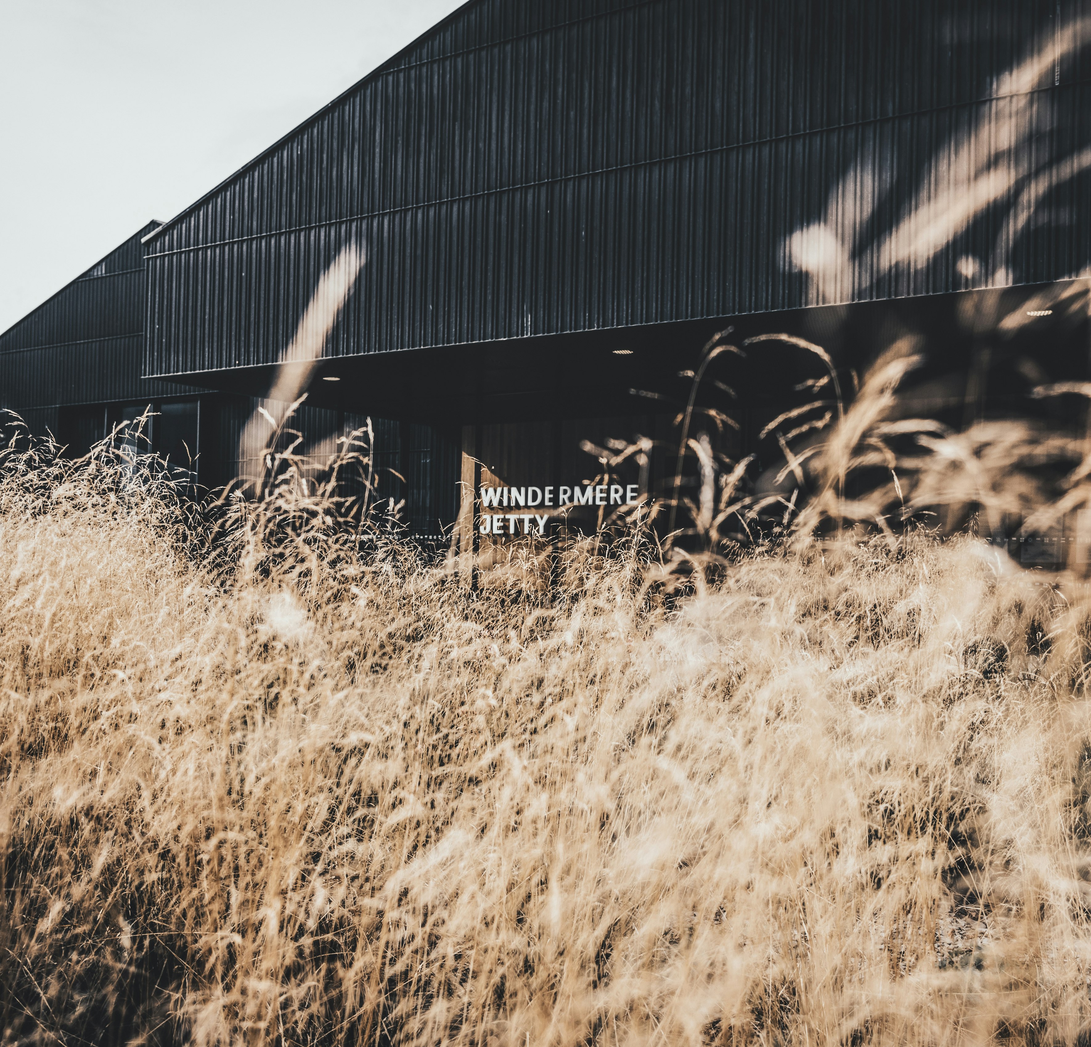 brown wooden barn house during daytime