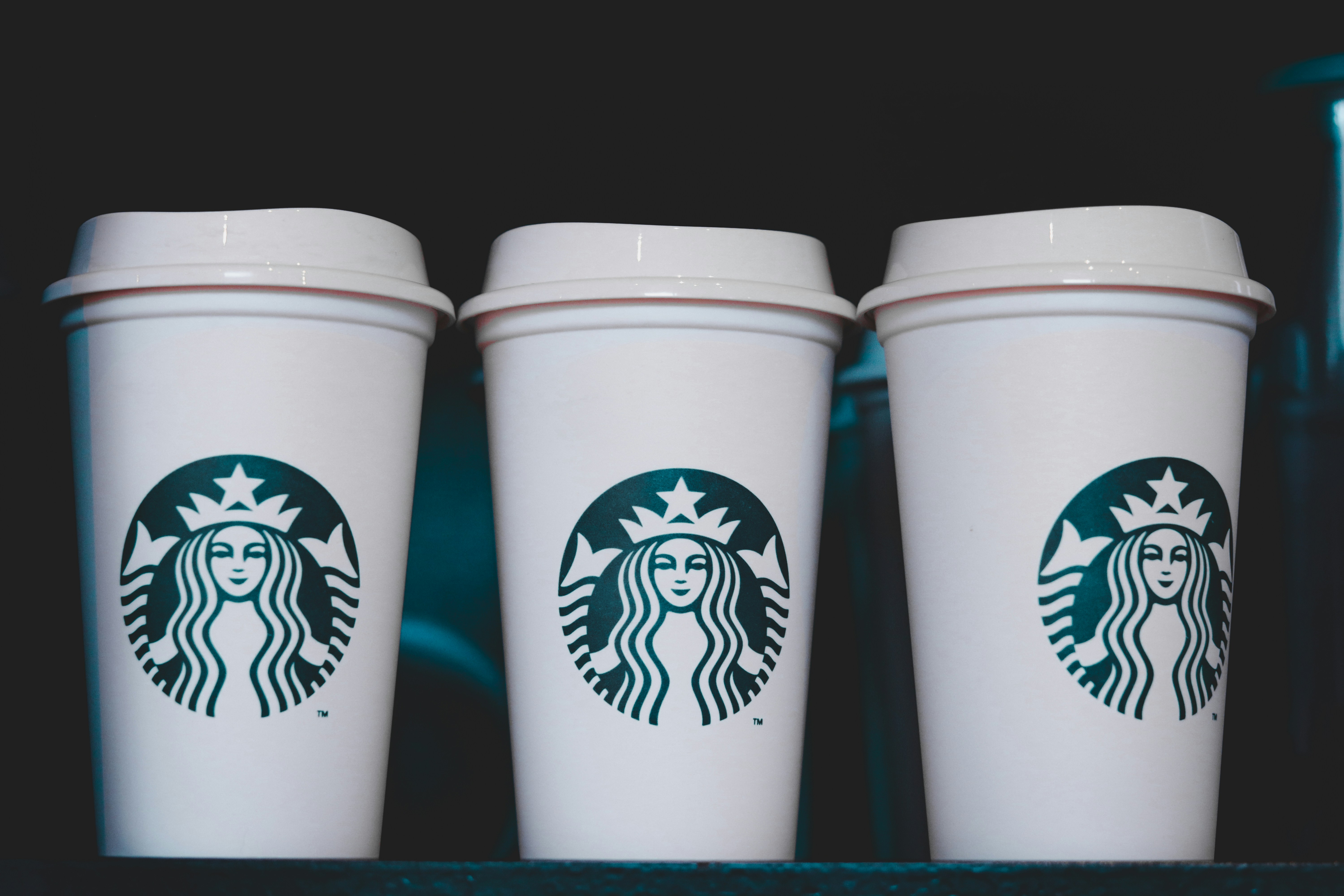 https://images.unsplash.com/photo-1601660809180-b4e7b658f7ef?ixid=M3w2MjYzNjJ8MHwxfHNlYXJjaHw2fHxTdGFyYnVja3N8ZW58MHwwfHx8MTcyMjQ1MDY3N3ww&ixlib=rb-4.0.3