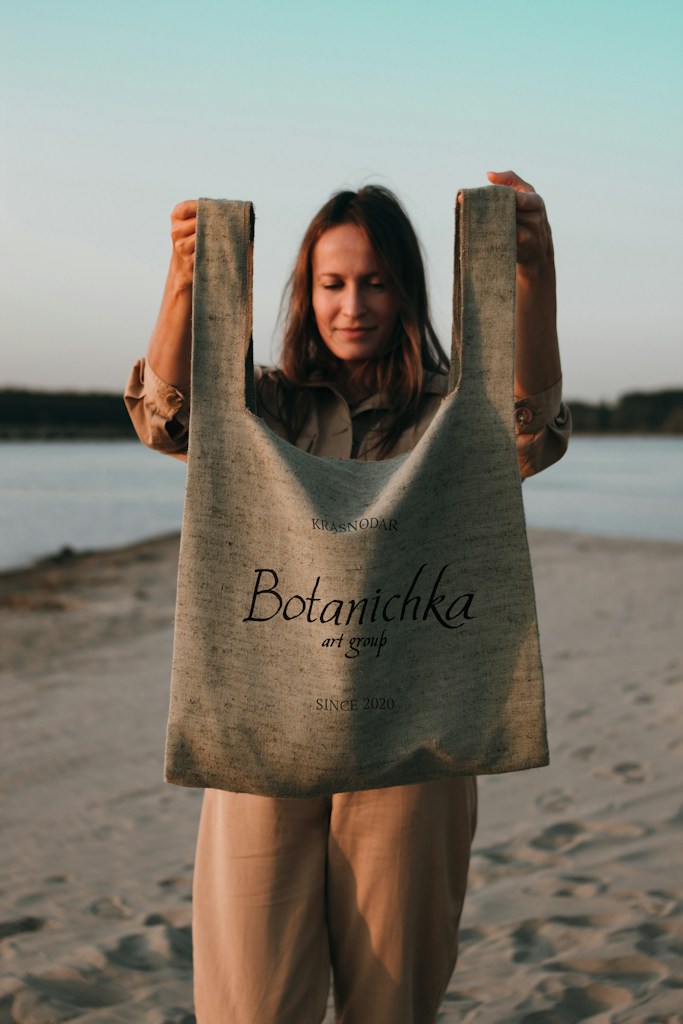 Pinchy Pages Tote