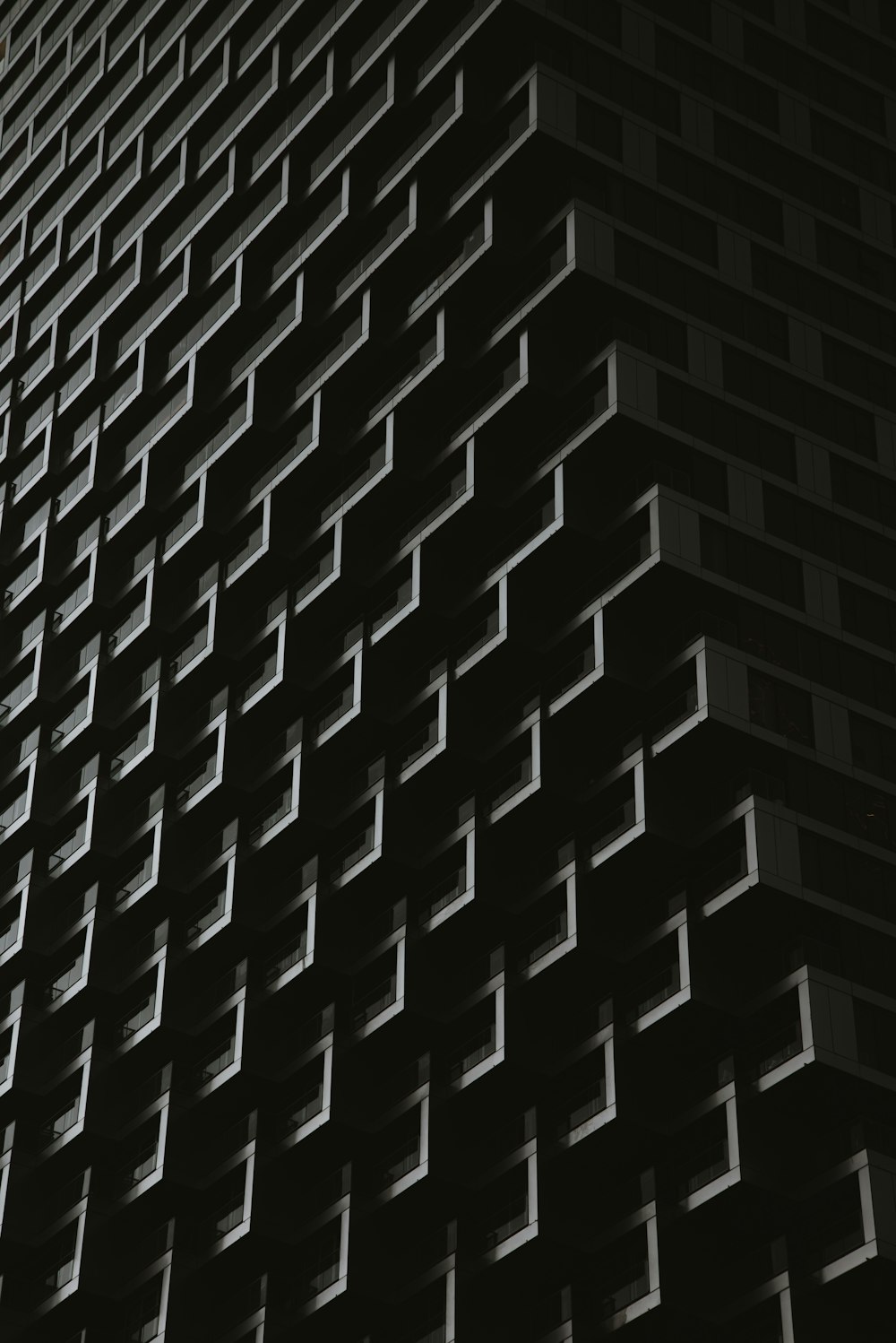 Schwarz-Weiß-Glasgebäude