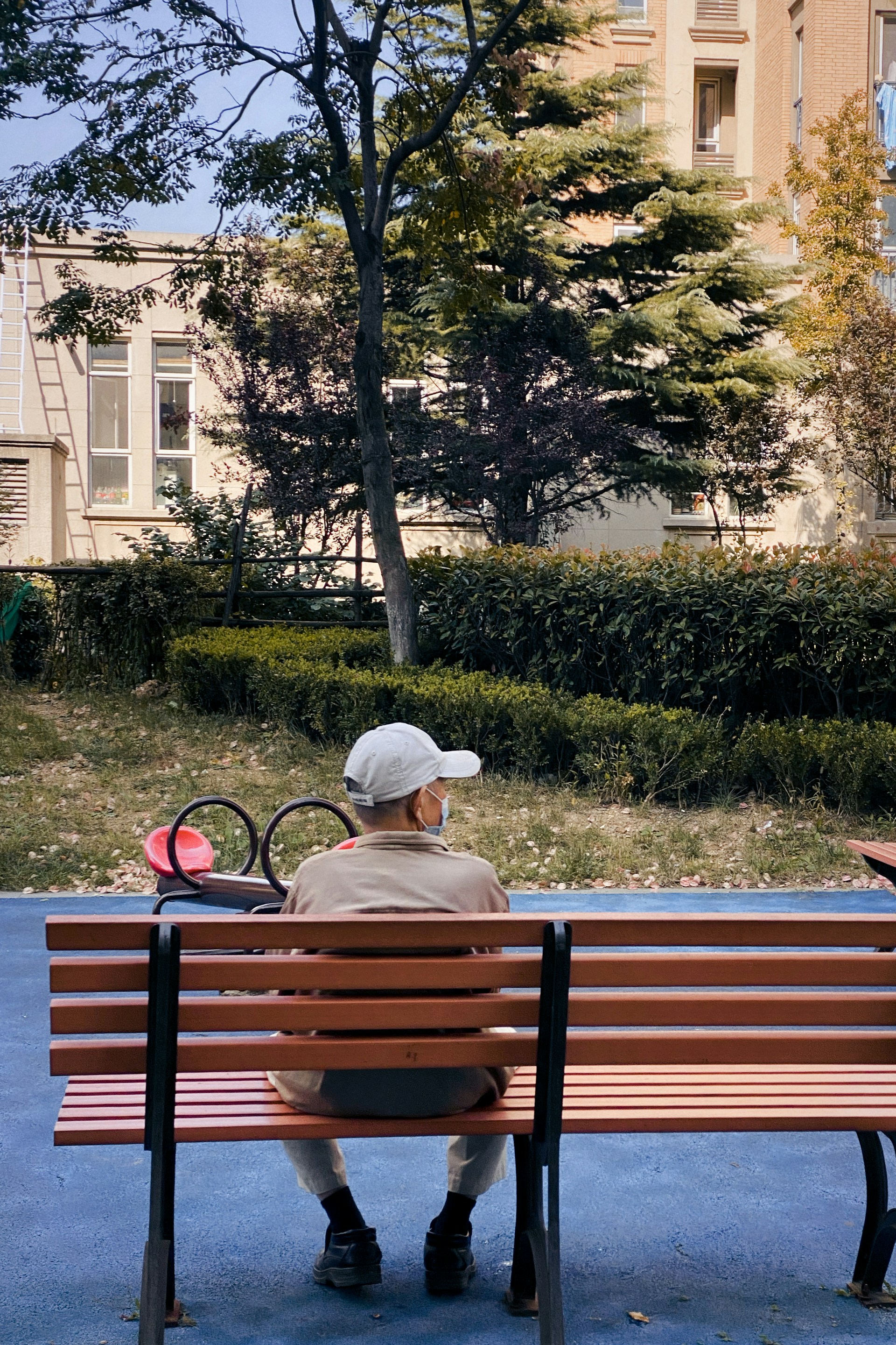 gray computer monitor