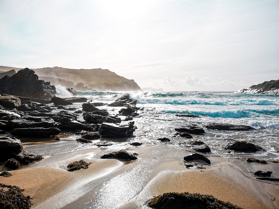 ocean waves crashing on shore during daytime