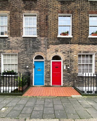 Colorful doors - От Star Street, United Kingdom