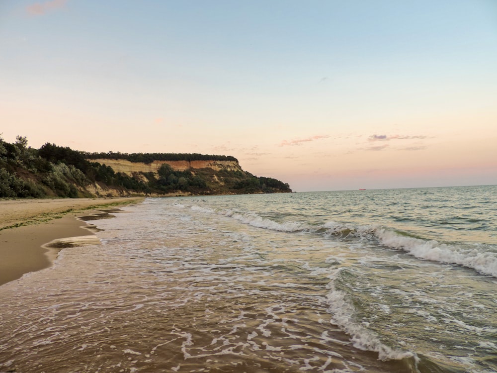 ocean waves crashing on shore during daytime