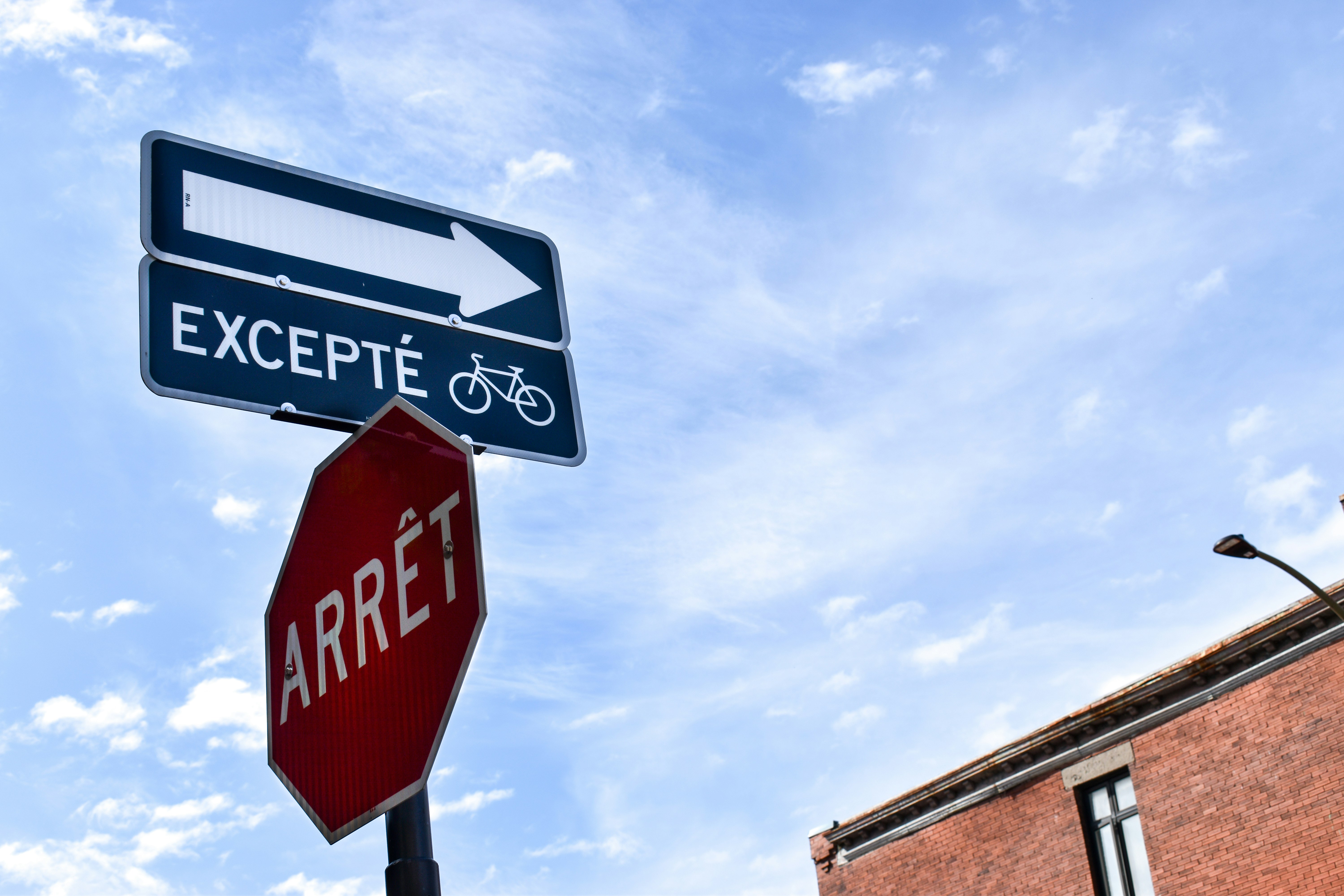 red and white stop sign