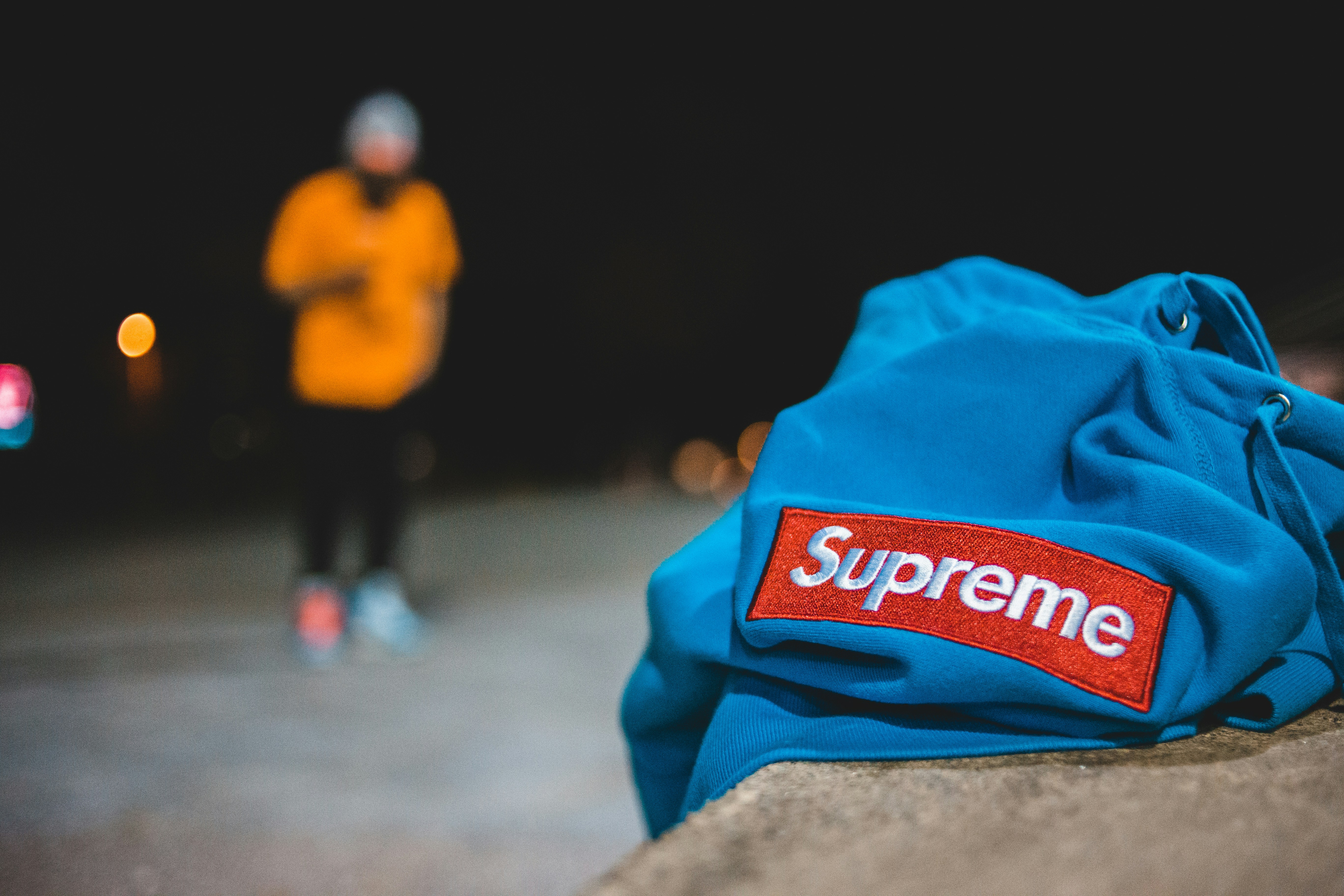 a blue bag sitting on top of a cement wall (Photo by Erik Mclean on Unsplash)