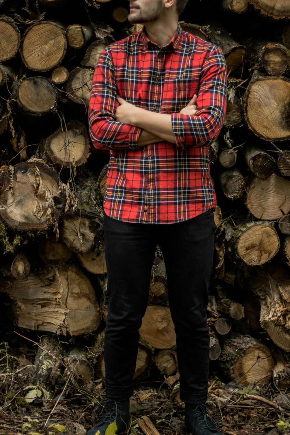 man in red blue plaid dress shirt and black denim jeans standing beside brown photo – Free France Image on Unsplash