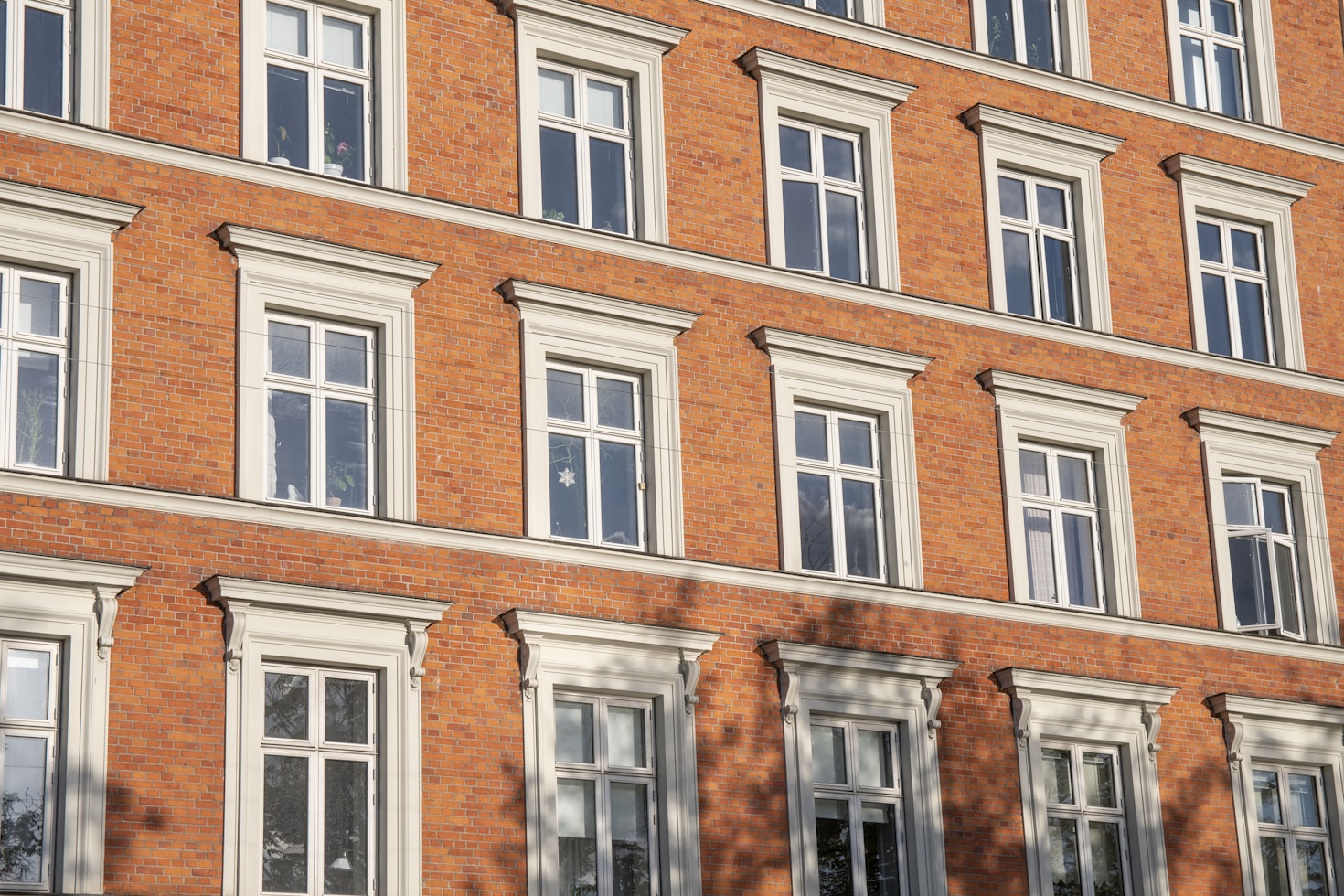 An apartment complex with multiple windows.