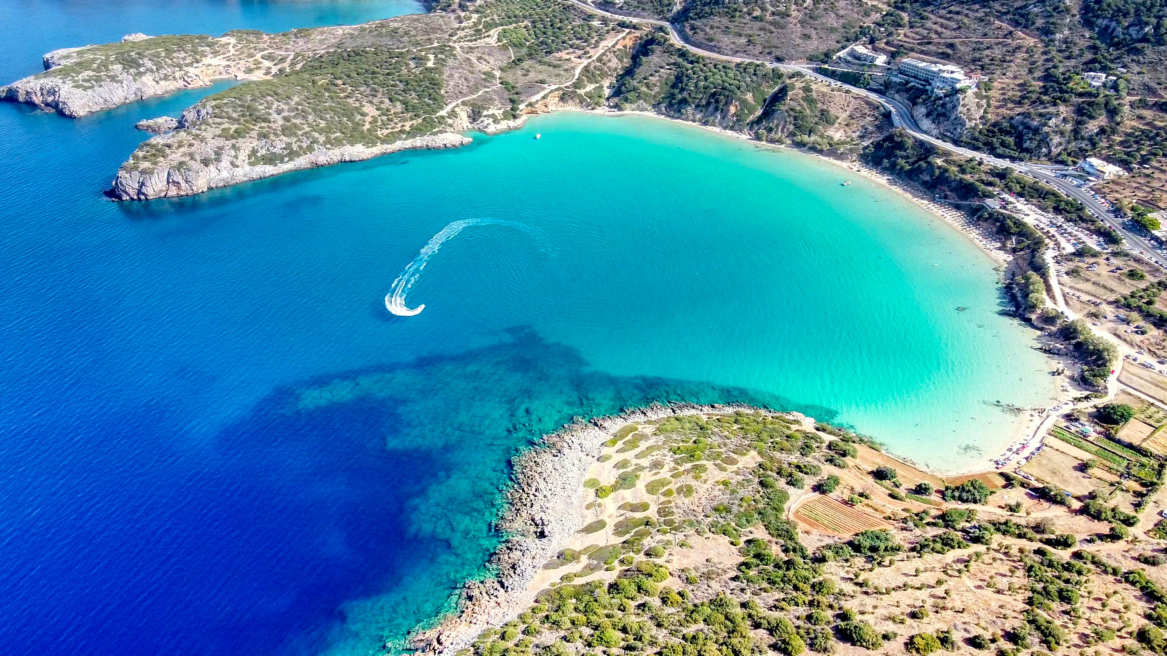 un'insenatura della costa di Creta vista dall'alto