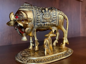 A beautiful depiction of a cow being worshipped.