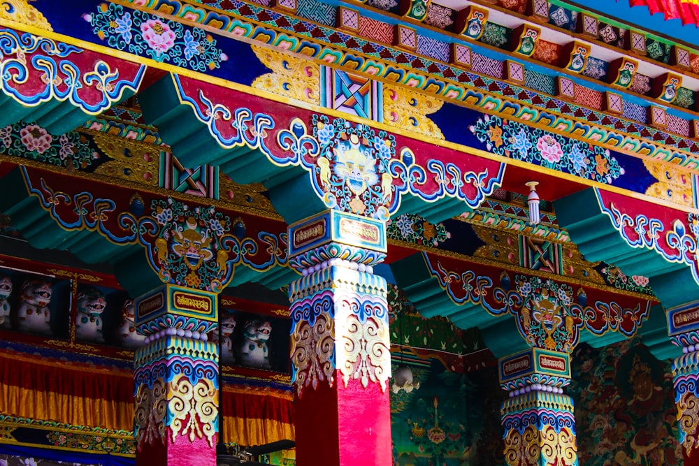 Roter und goldener chinesischer Tempel