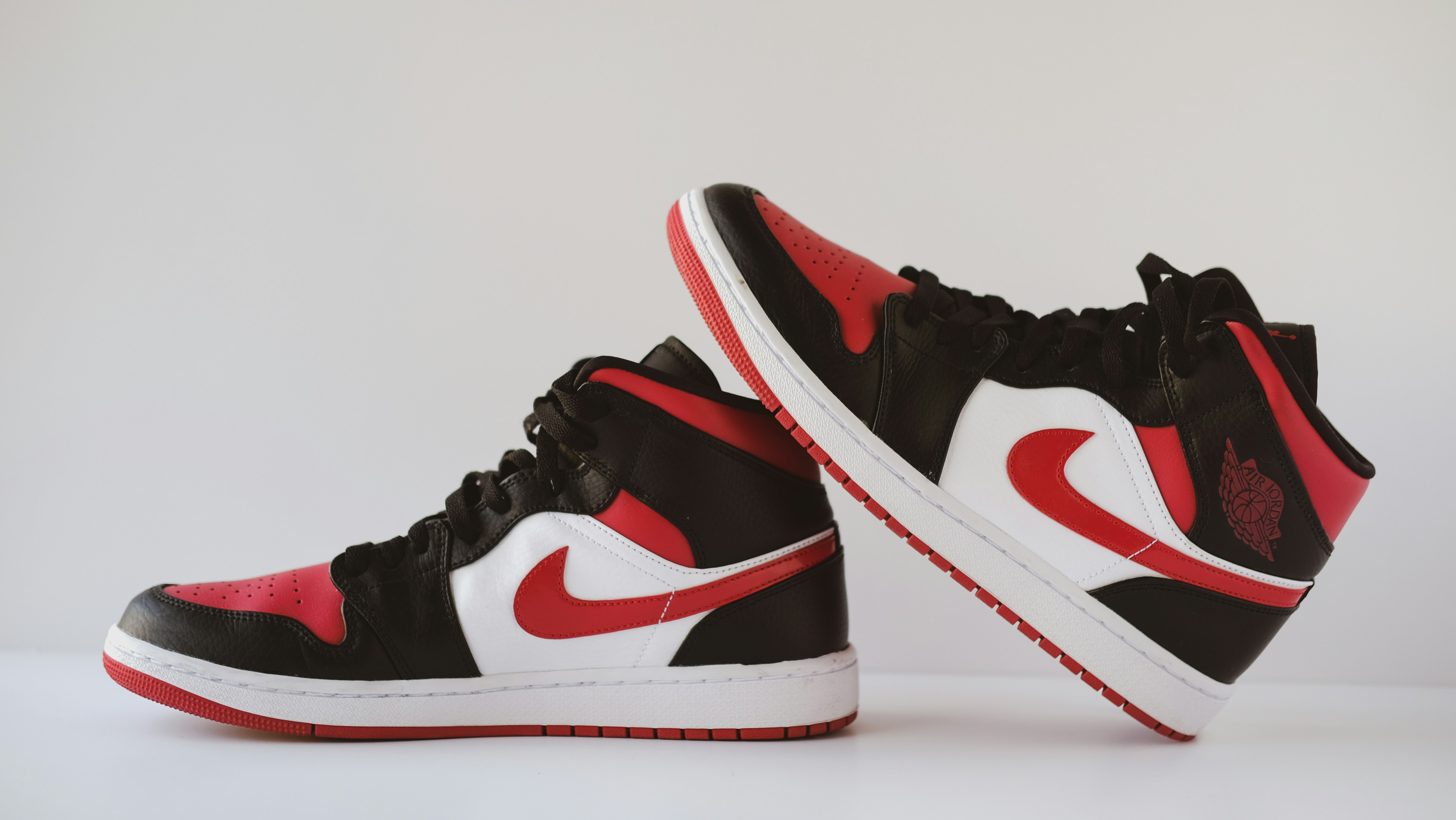 Air Jordan 1 Noble Red