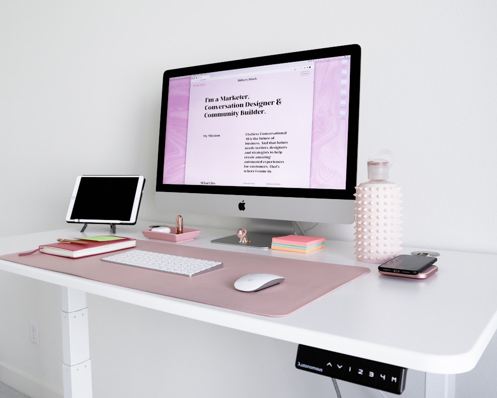 silver imac on white wooden desk