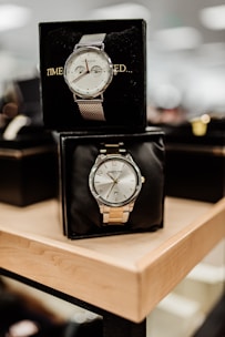 black and white analog desk clock at 10 10