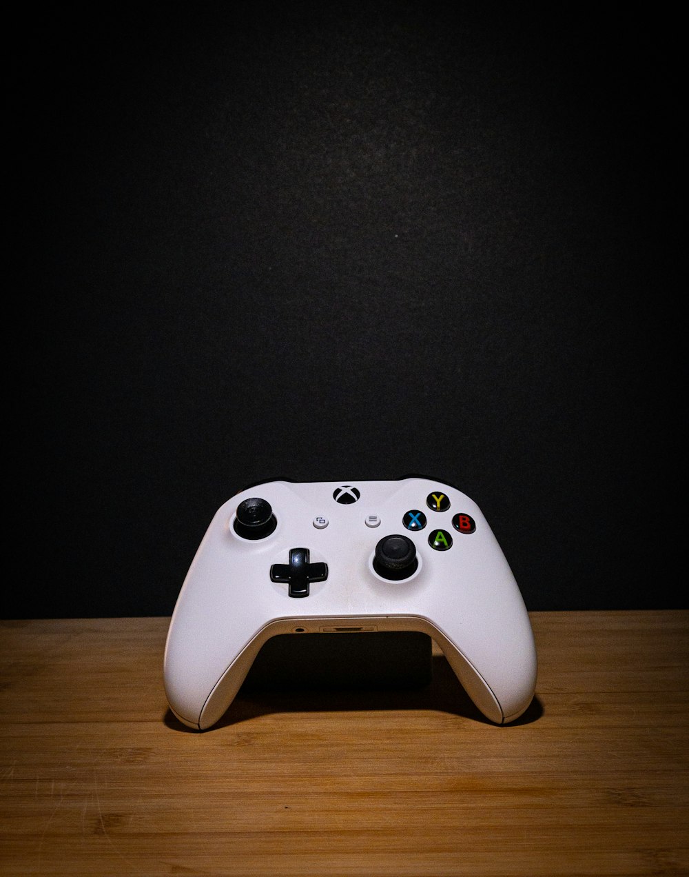 white xbox one game controller