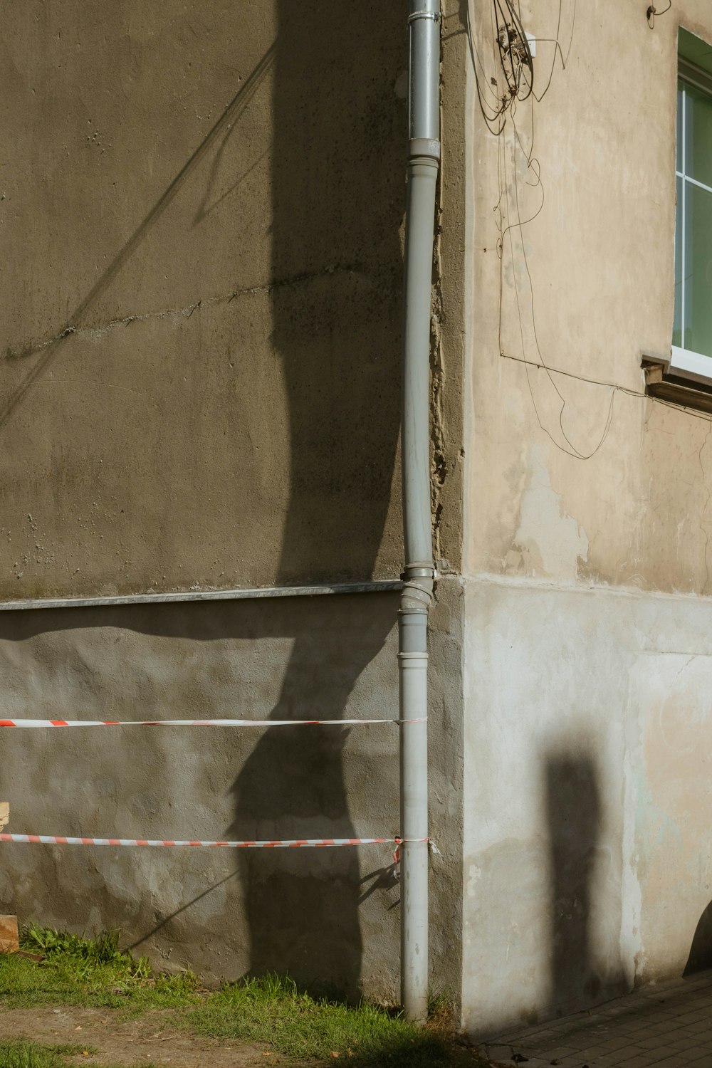 white and gray concrete wall