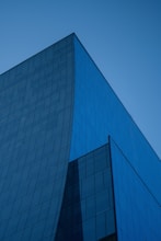 blue and gray concrete building