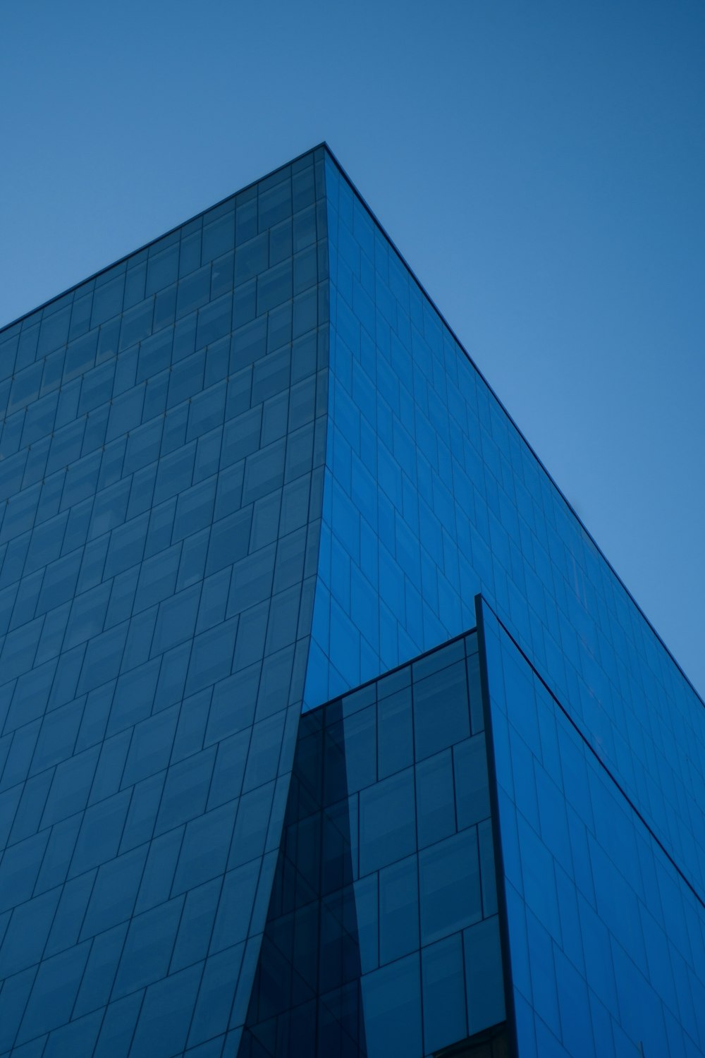 blue and gray concrete building