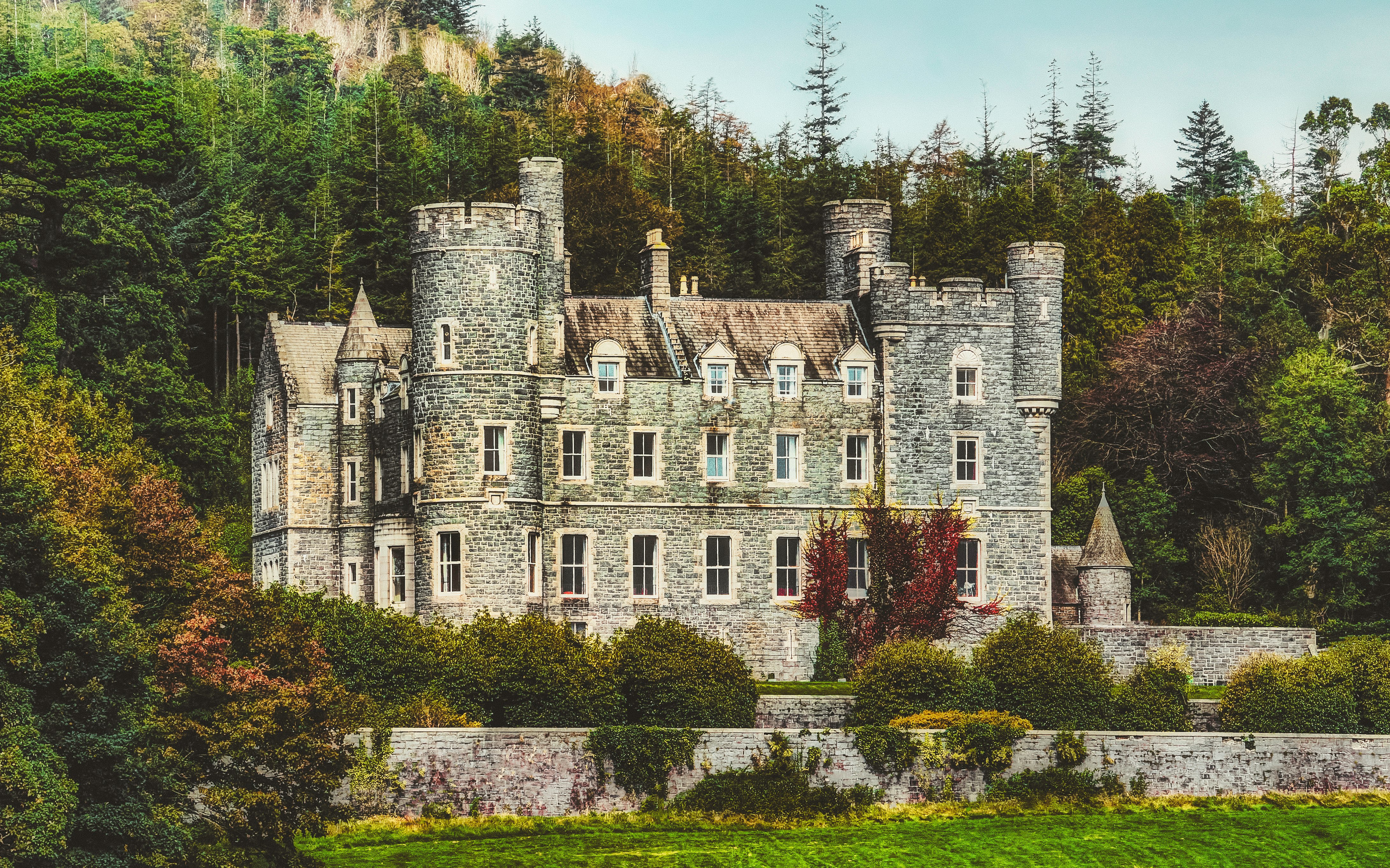 Castlewellan Castle in the Castlewellan Forest Park in County Down (Sep., 2020).