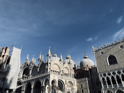 Historic architecture of Eskipazar’s old town under a clear blue sky.