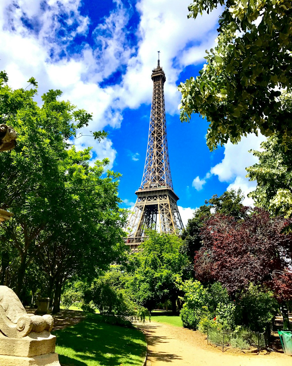 eiffel tower under blue sky during daytime