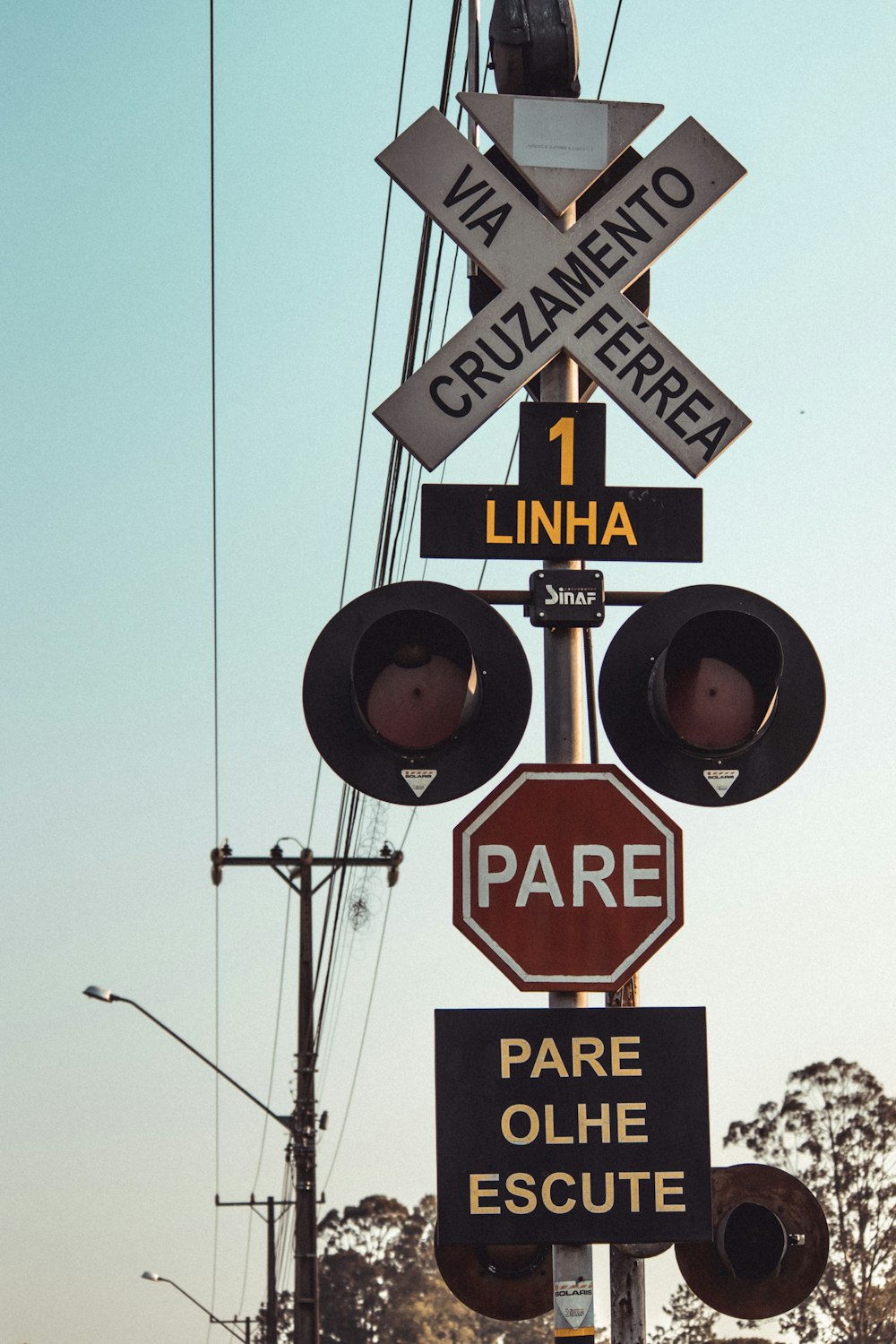 red and white stop sign