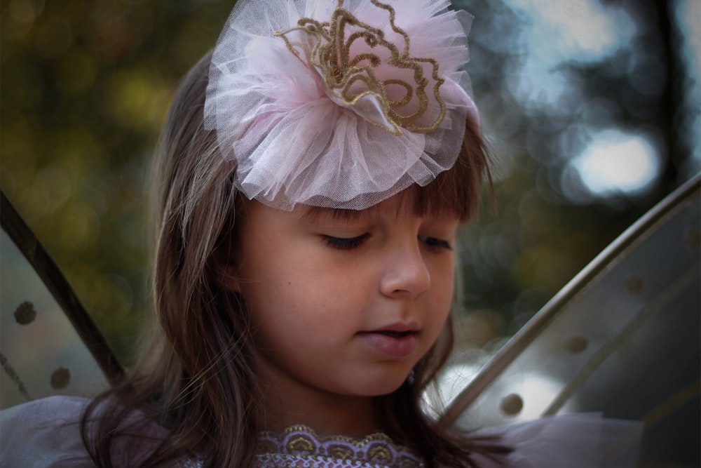 girl in white floral headband