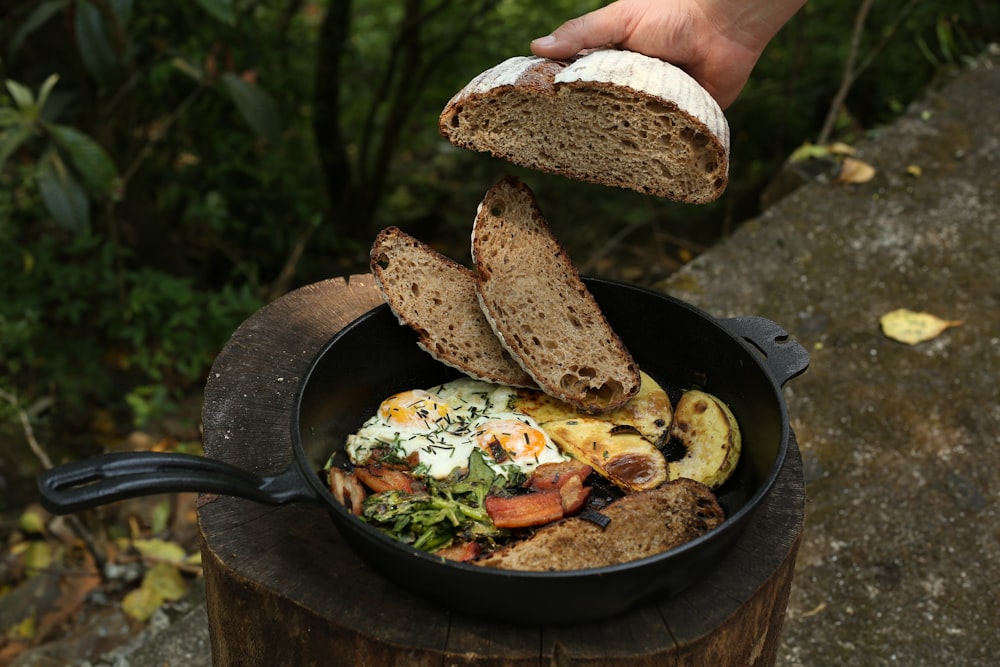 brown bread on black round pan