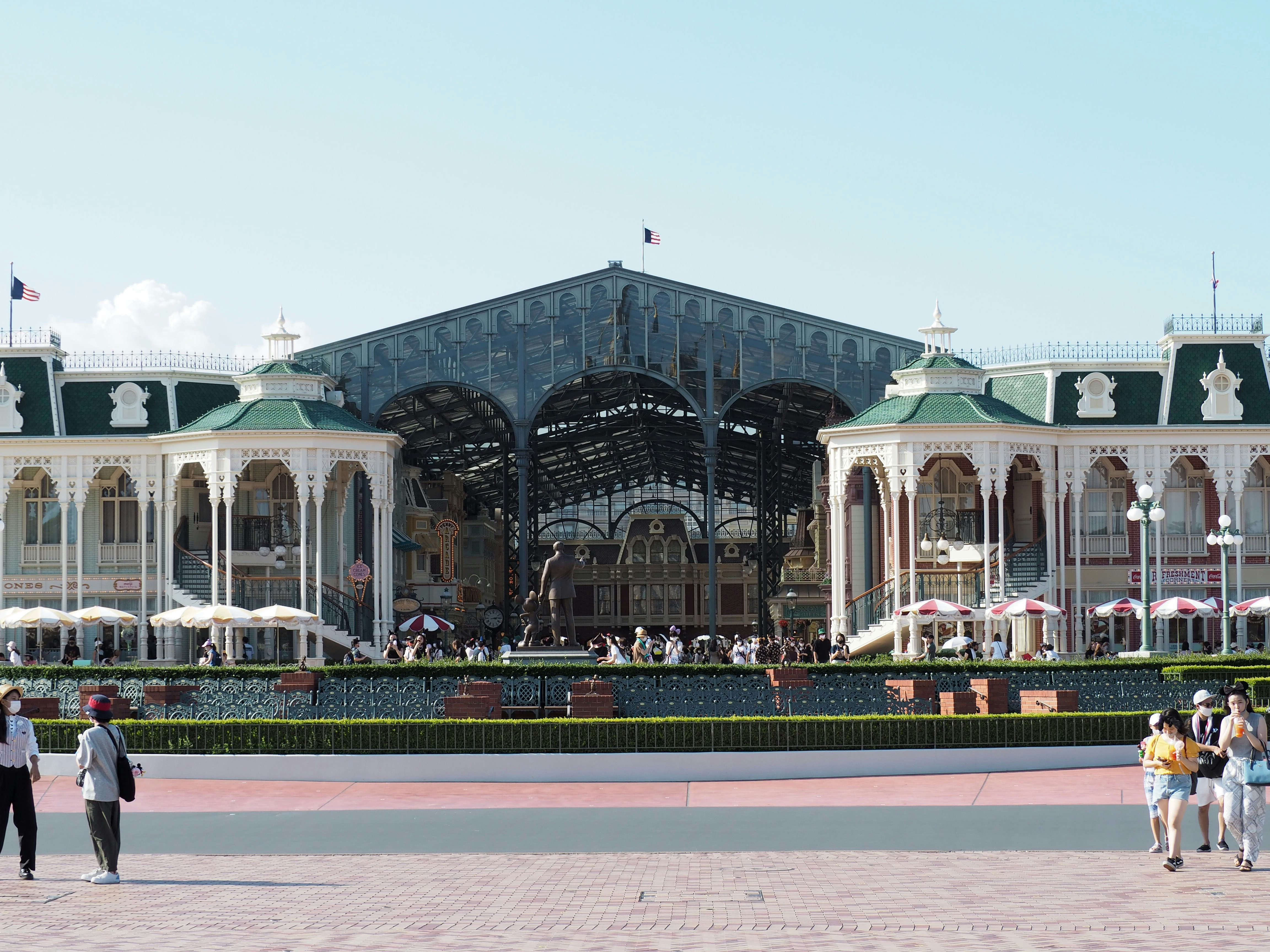 İzmir’de kültür-sanat dolu hafta: Teoman Günü, karma sergiler ve klasik müzik - Kültür-Sanat haberi görseli