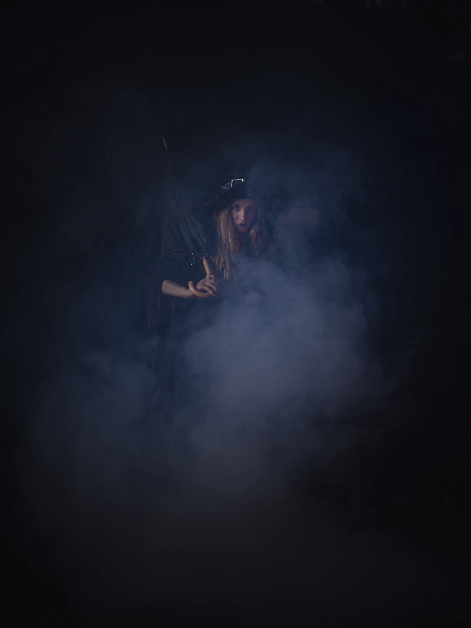 gray computer monitor