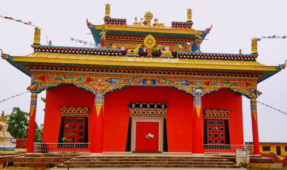 Temple chinois rouge et or