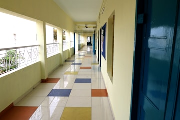 Escolas e Universidades