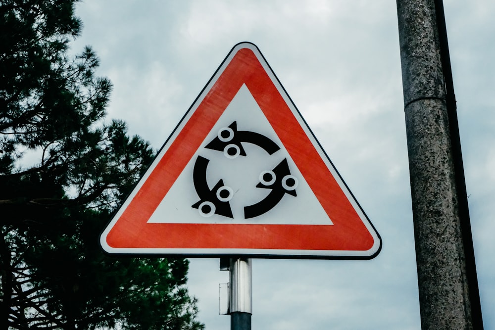 red and white stop sign