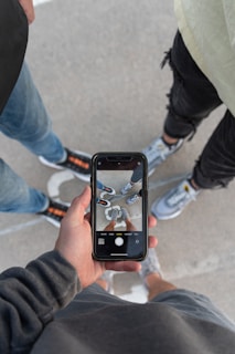 A warm, inviting photo of the Pictus Footwear team ready to assist customers via WhatsApp.