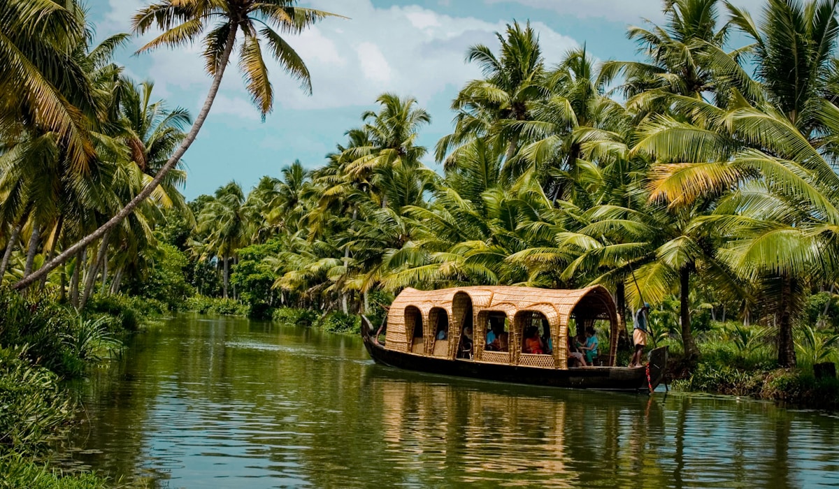 Kerala Backwaters: The Ultimate Houseboat Experience