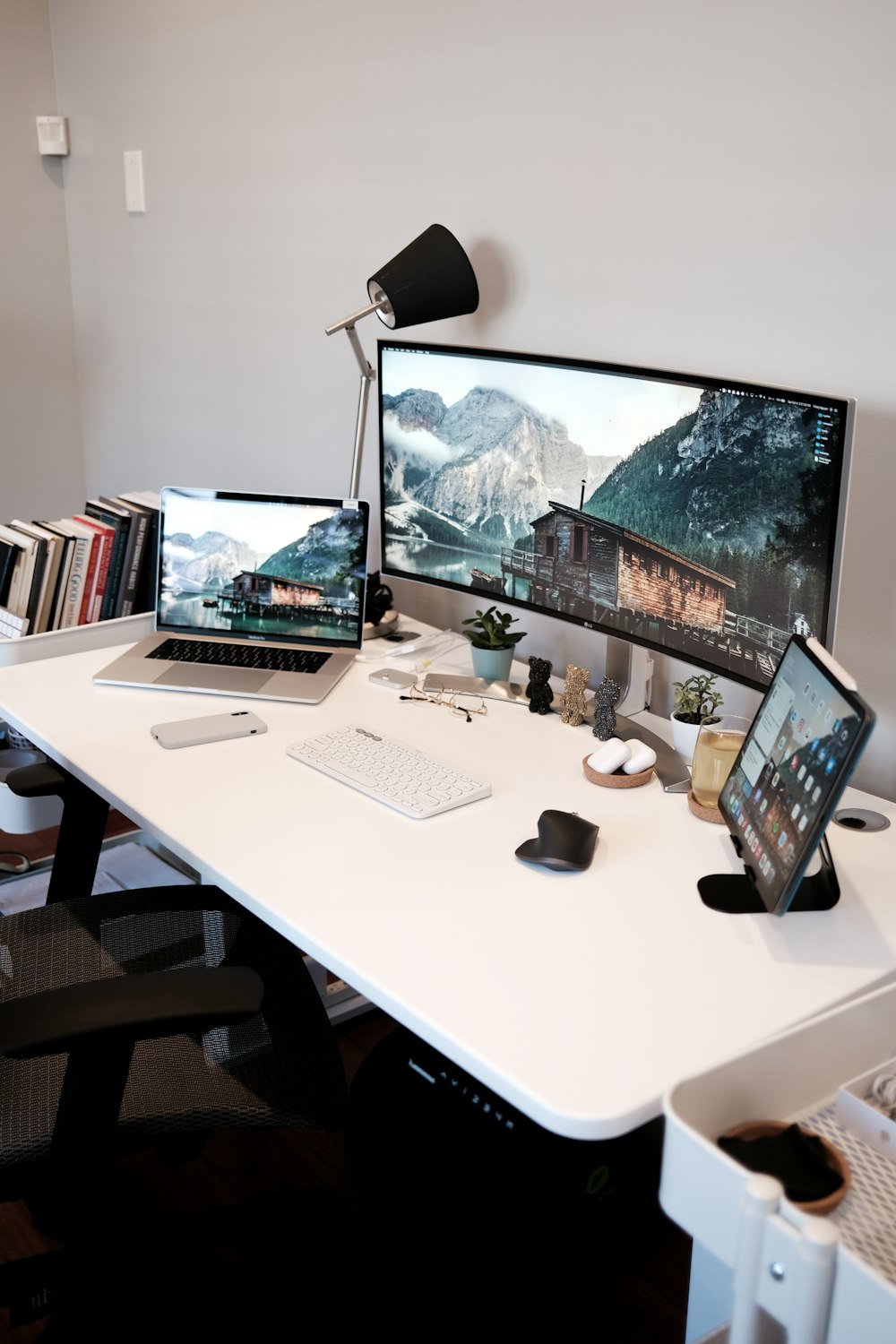 silver imac on white table