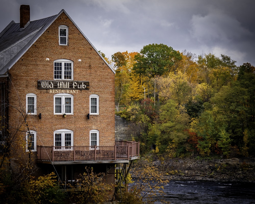 red and white house beside river during daytime