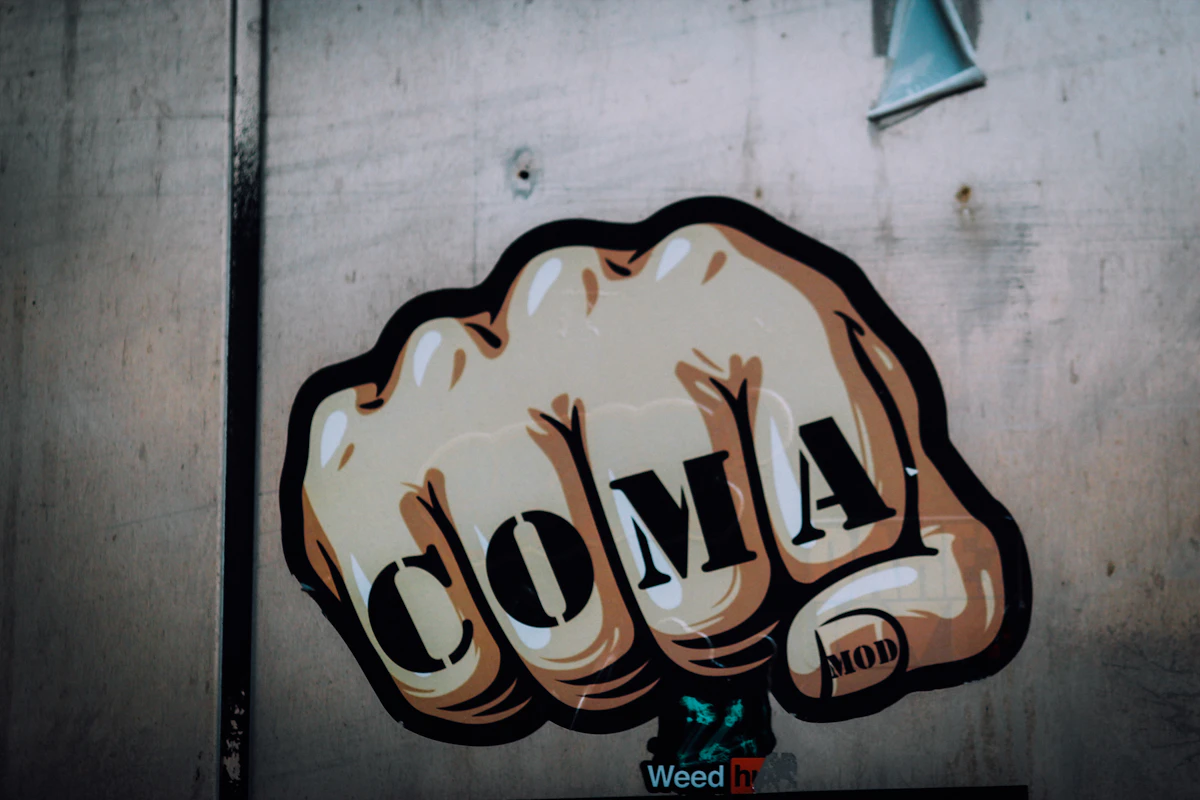 Persona y agente de IA colaborando en una tarea compartida